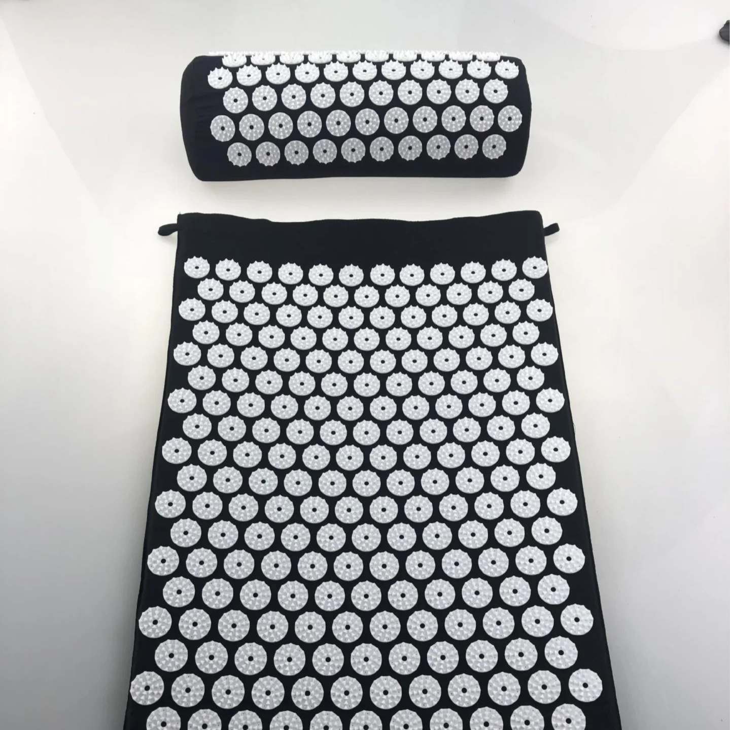 Tapis d'Acupression avec Picots, Parfait pour Relaxation et Fitness (avec coussin et sac)